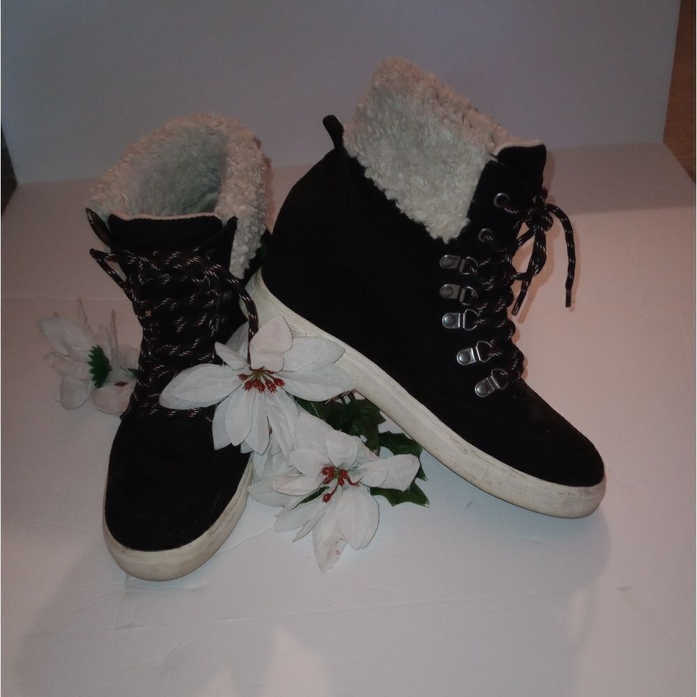 🆕👟Madden Girl Paige Sneaker Ankle Wedge Boots